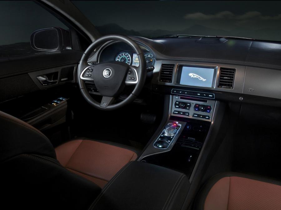  Jaguar XFR 2011 года  (фото 9 из 20)